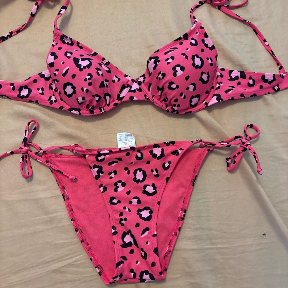 Never worn pink Leopard swimsuit